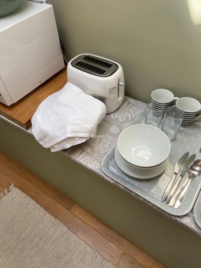 Stunning Annexe 1 Luxury Bedroom, Eating Area & Bathroom Only! Truro Esterno foto
